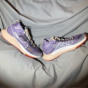 Nike Pegasus Trail 4 GORE-TEX
Women's Waterproof Trail Running Shoes